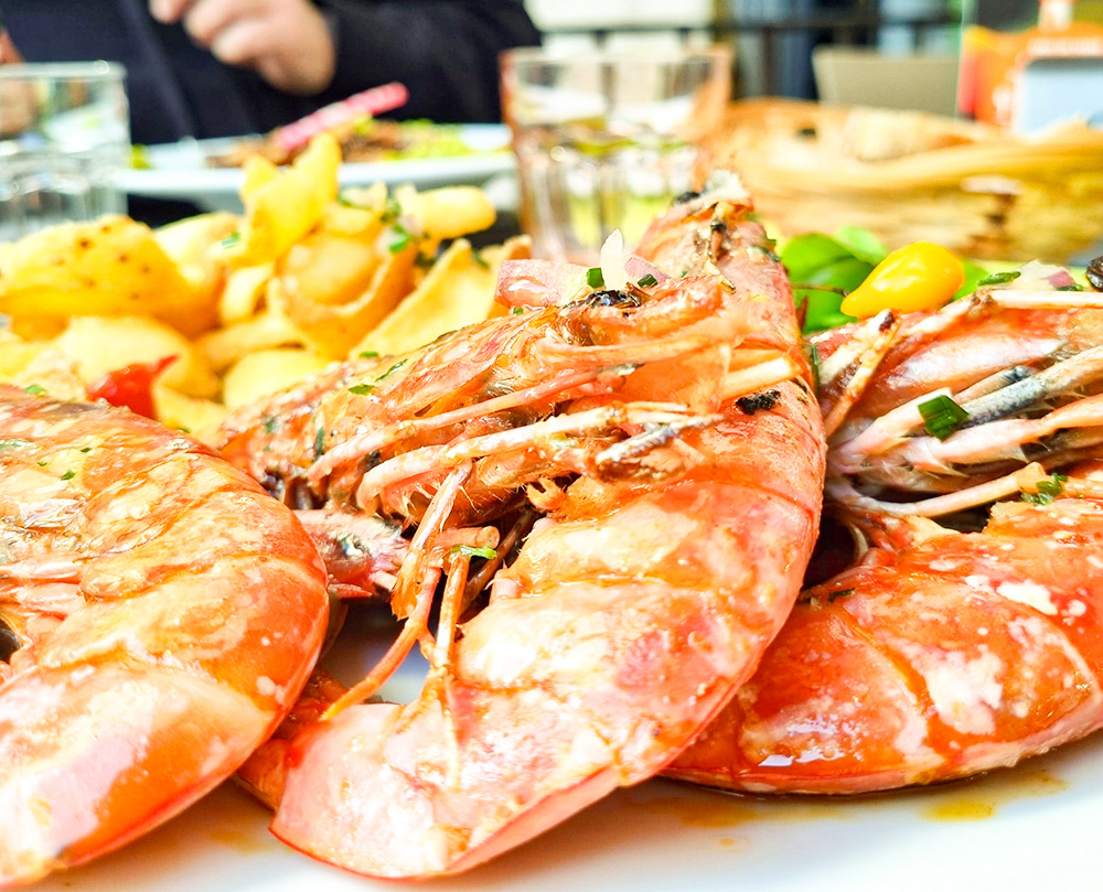 Coastal Villas and Yachts Waterfront Dining