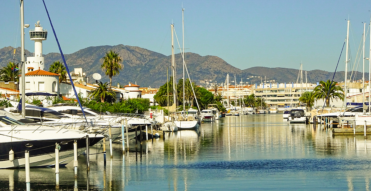 Coastal Villas and Yachts restaurants in Empuriabrava