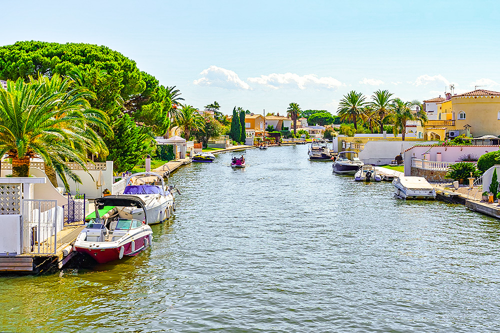 Coastal Villas and Yachts Empuriabrava