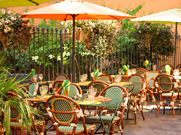 Coastal Villas and Yachts restaurant in Naples