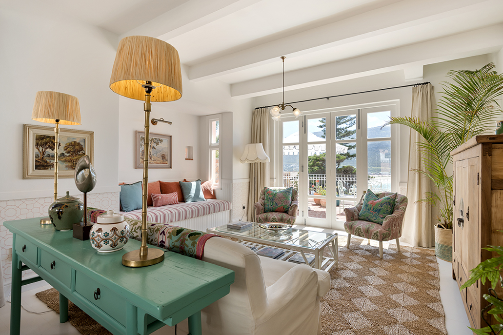 Living room with terrace view at Villa Issima Hillside House in Cape Town