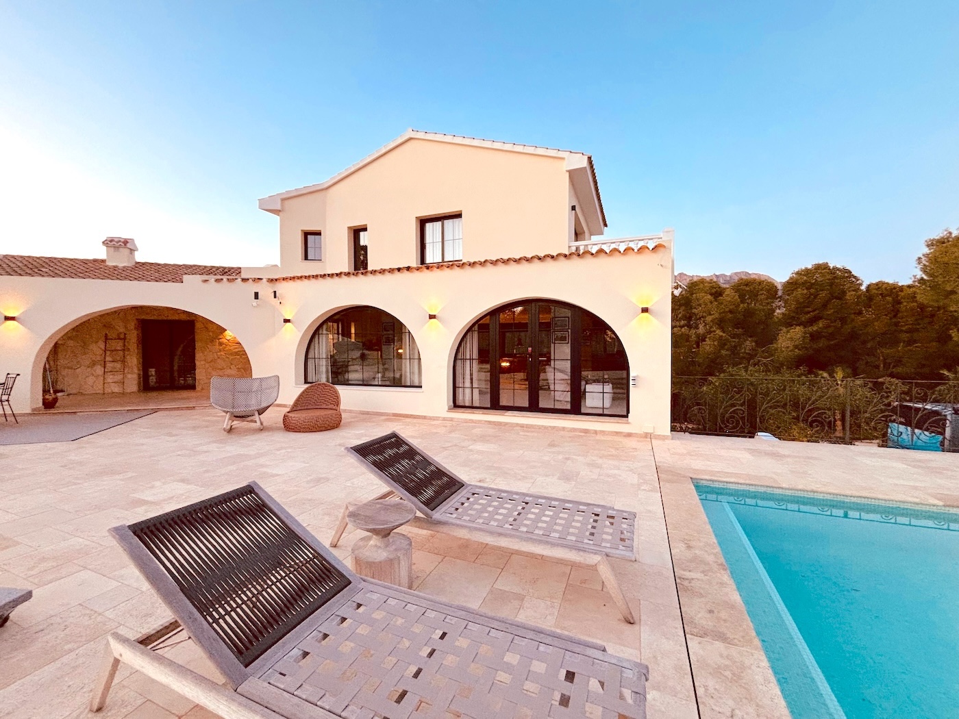 villa in Altea with loungers and pool