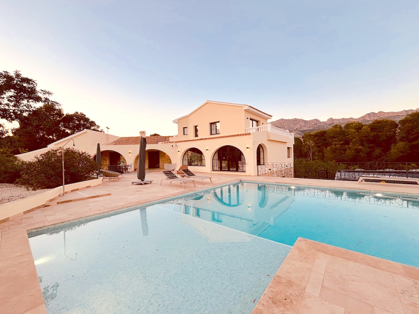 Coastal Villa for Sale in Altea with Panoramic Sea Views