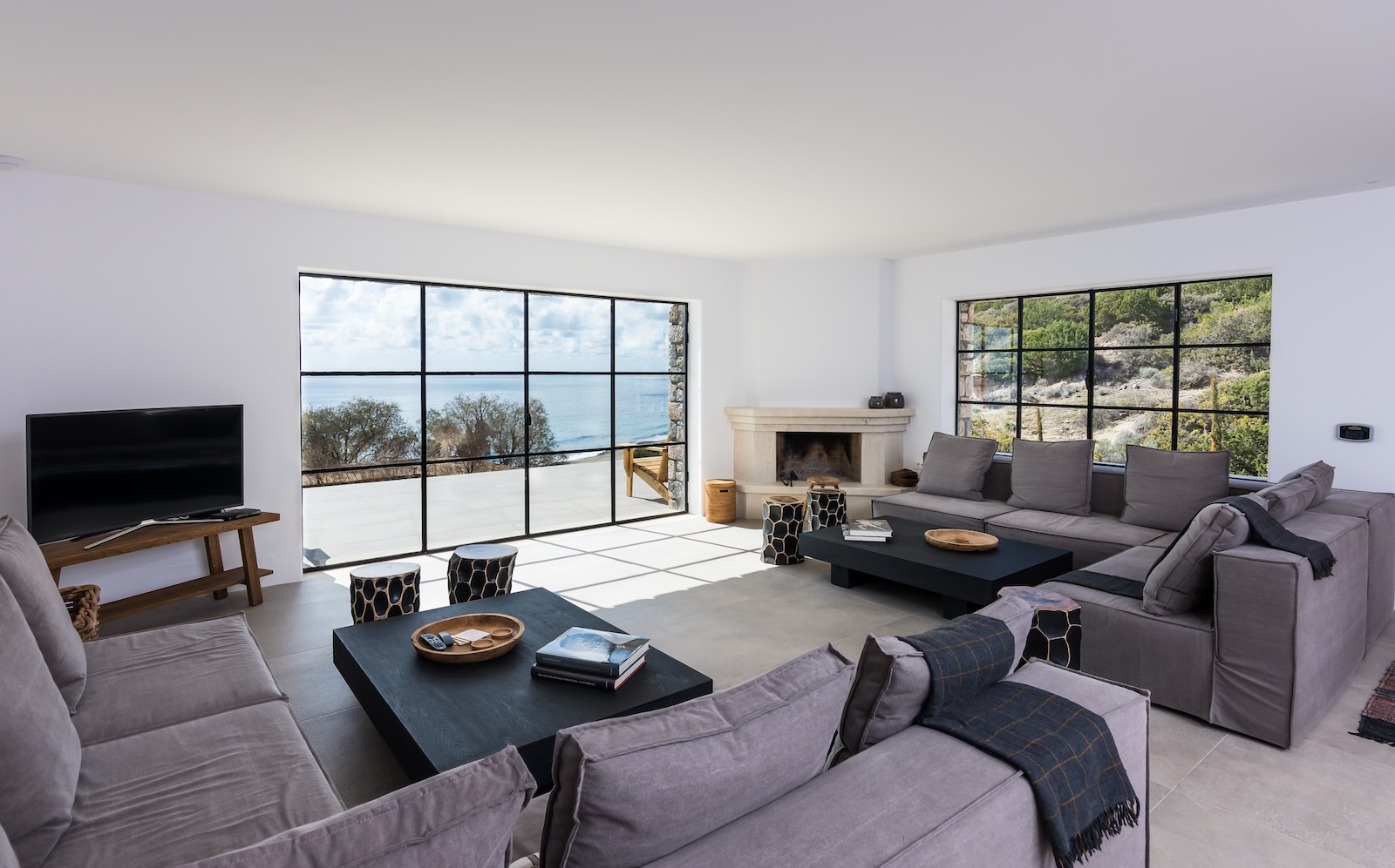 Sea-view living room at Beach House Arvi West in Crete
