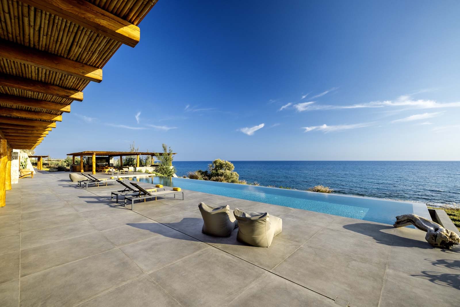 Private coastal villa with infinity pool overlooking the sea in Crete